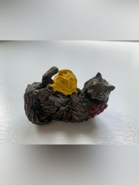 Vintage Franklin Mint Curio Cabinet Vienna Bronze Cat Figurine With Yarn Ball